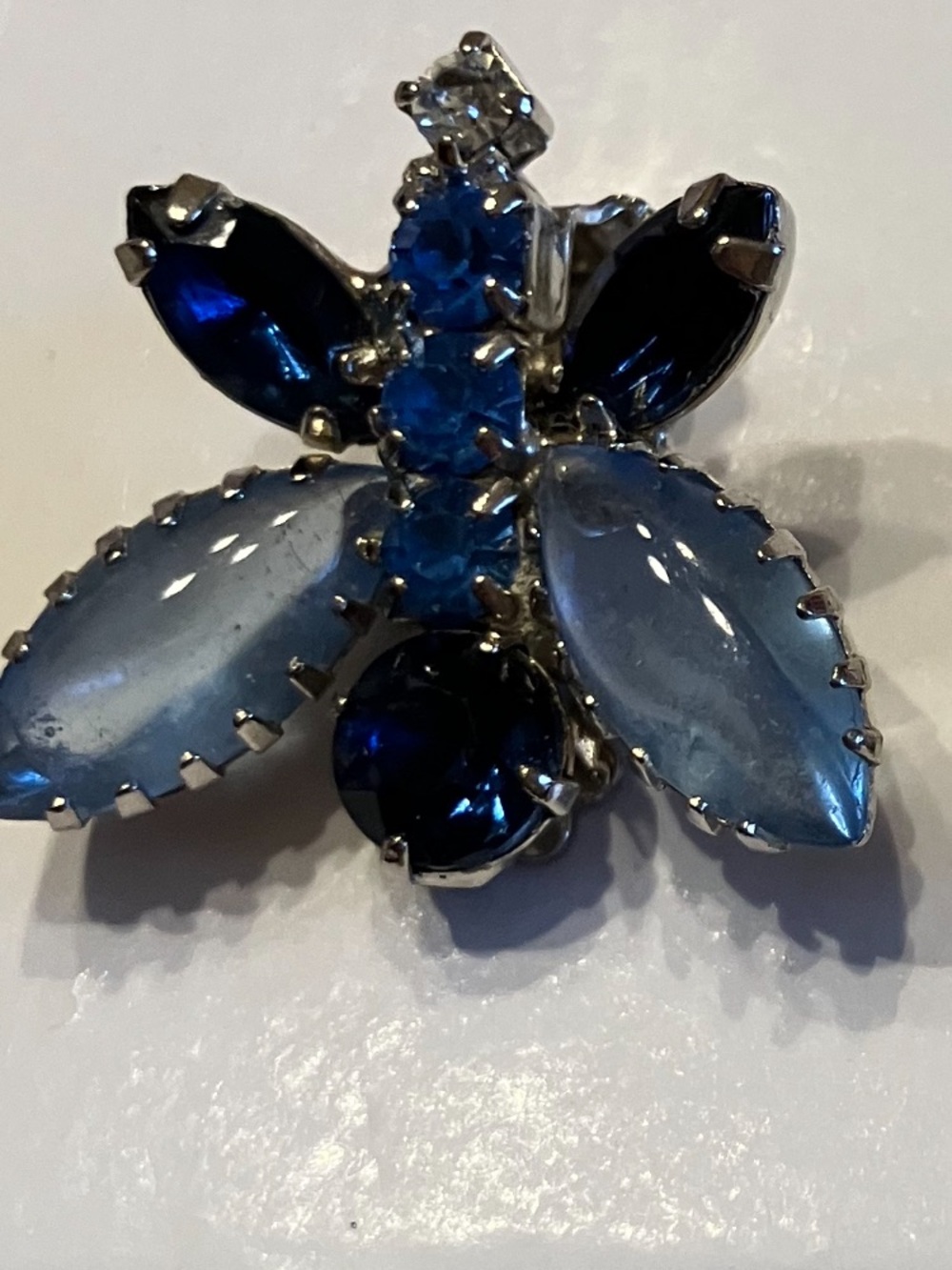 CRYSTAL NECKACE AND MATCHING CLIP EARRINGS - Picture 10 of 16